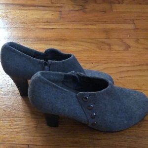 Super comfortable gray ankle booties size 7